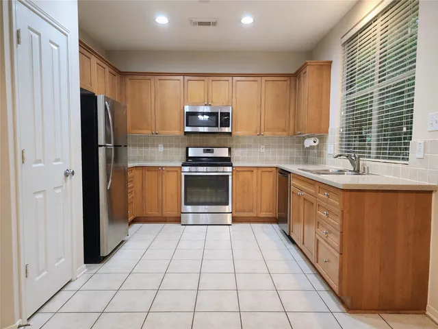 $2,599 | 11 Cider Mill Court, The Woodlands, TX 77382