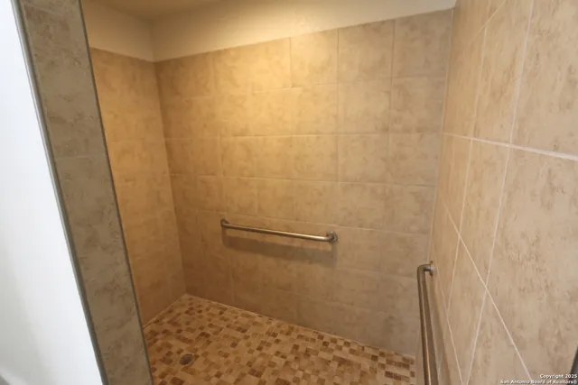 $1,400 | 16020 Us Highway 87 W, Unit C2, Adkins, TX 78101