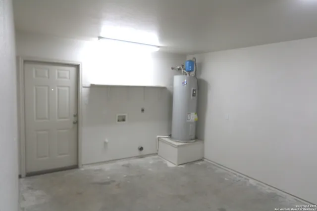 $1,400 | 16020 Us Highway 87 W, Unit C2, Adkins, TX 78101