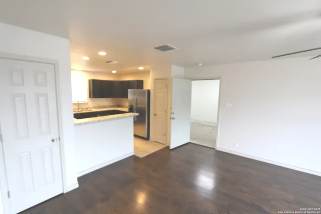 $1,400 | 16020 Us Highway 87 W, Unit C2, Adkins, TX 78101