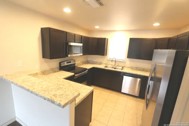 $1,400 | 16020 Us Highway 87 W, Unit C2, Adkins, TX 78101