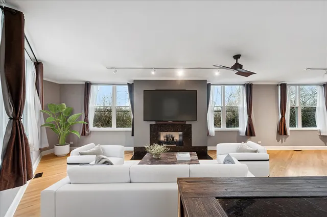 $715,000 | 2826 North Talman Avenue, Unit A, Chicago, IL 60618