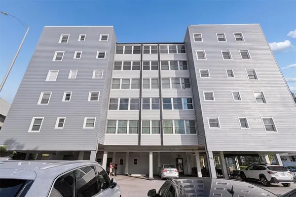 $179,000 | 841 4th Avenue North, Unit 32, St. Petersburg, FL 33701