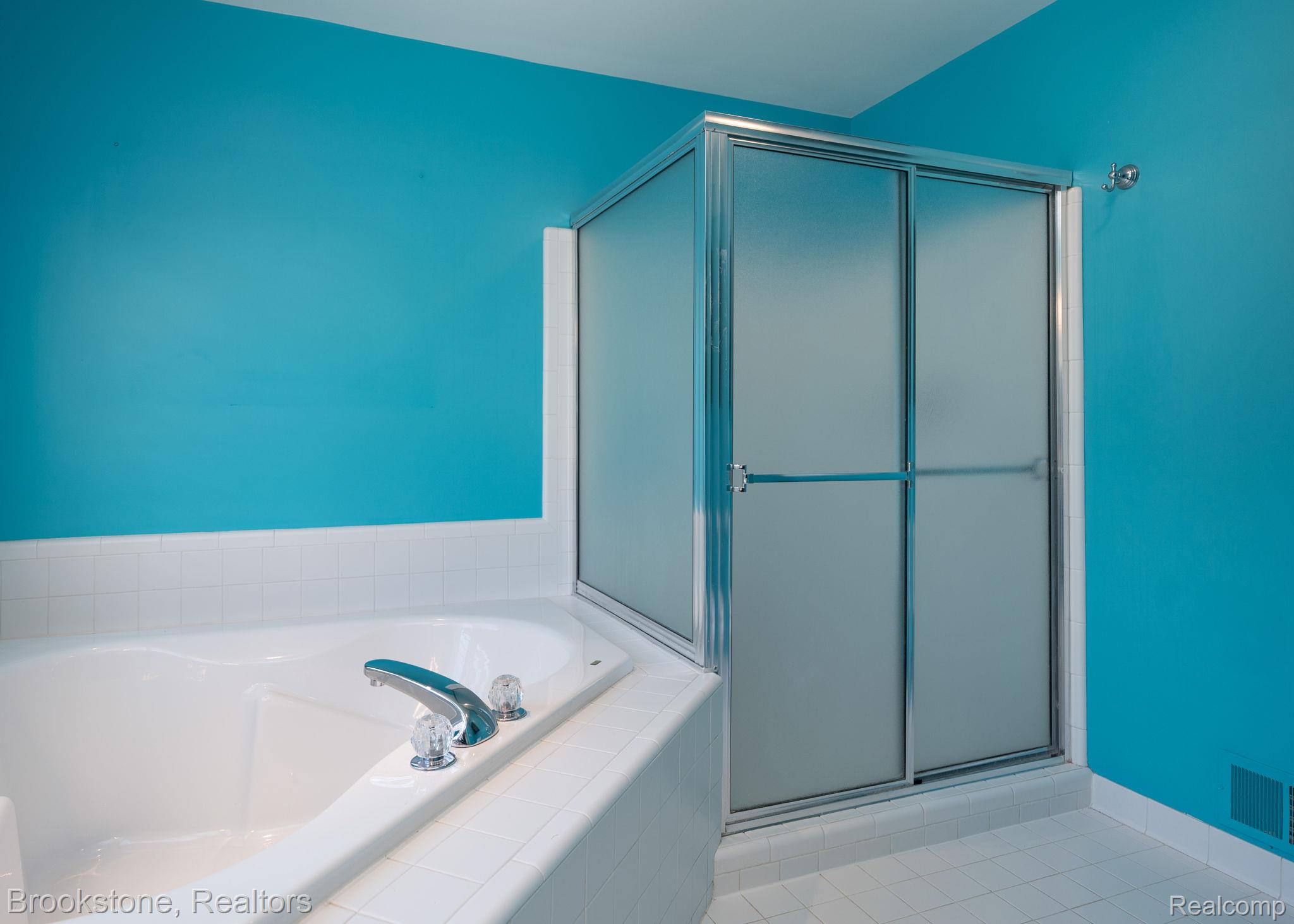 3812 Kossuth Road Lake Orion, MI 48360 - Photo 20 of 47 private tub and shower