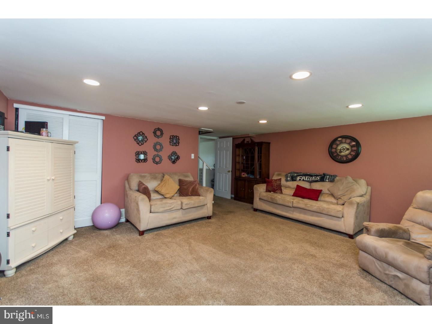 11706 Lockart Road Philadelphia, PA 19116 - Photo 11 of 25 Family Room