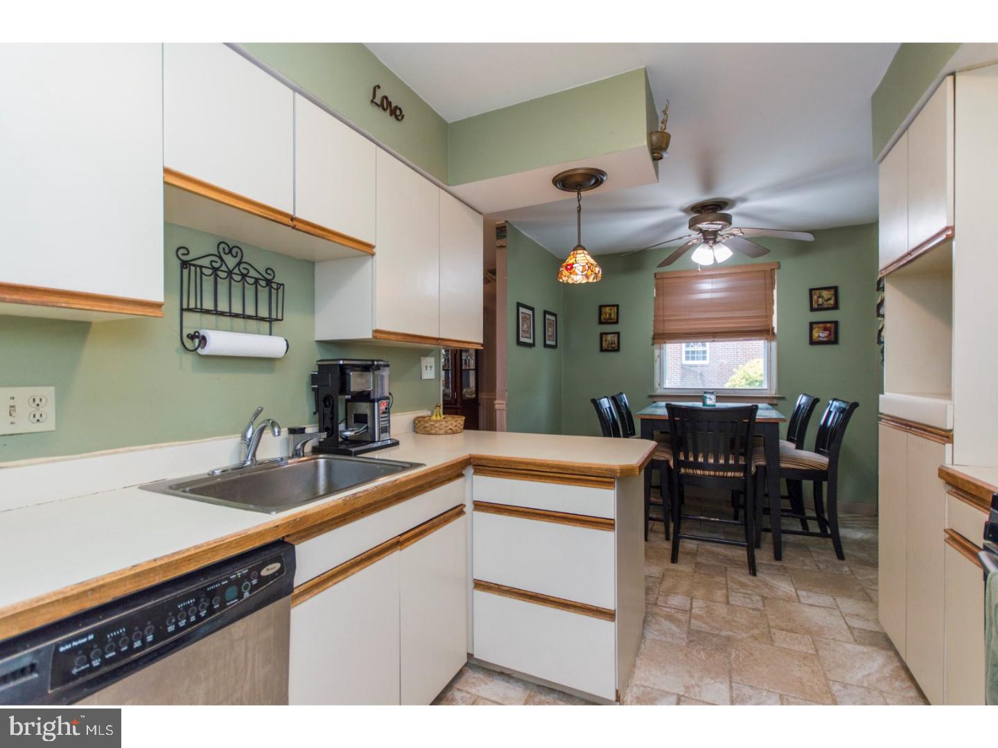 11706 Lockart Road Philadelphia, PA 19116 - Photo 5 of 25 Kitchen