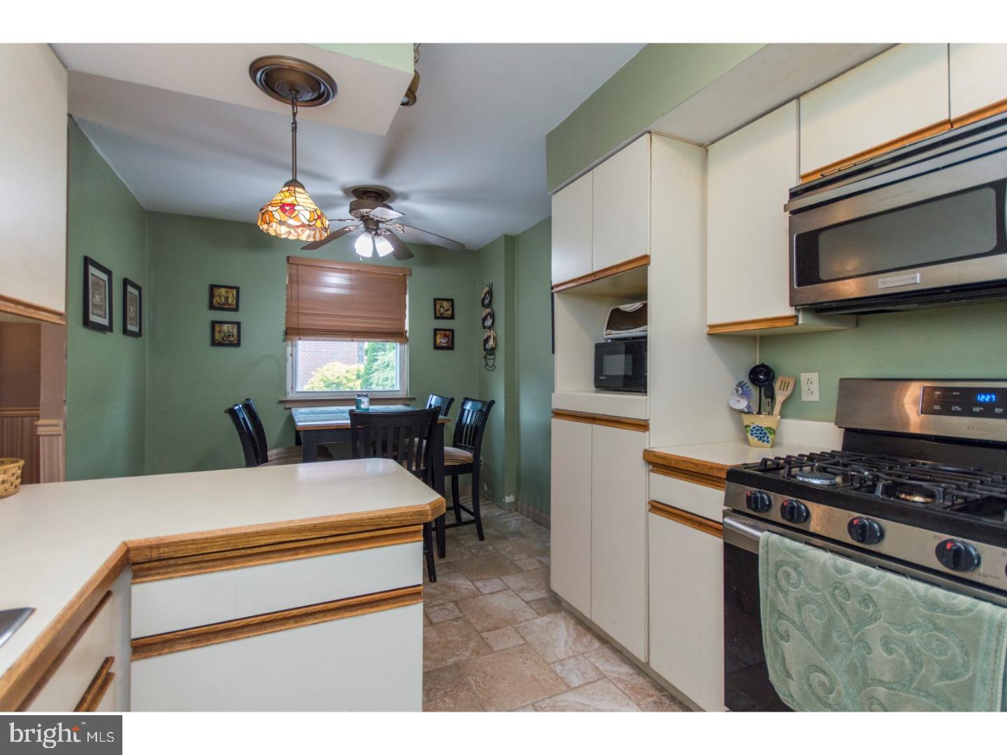 11706 Lockart Road Philadelphia, PA 19116 - Photo 6 of 25 Kitchen
