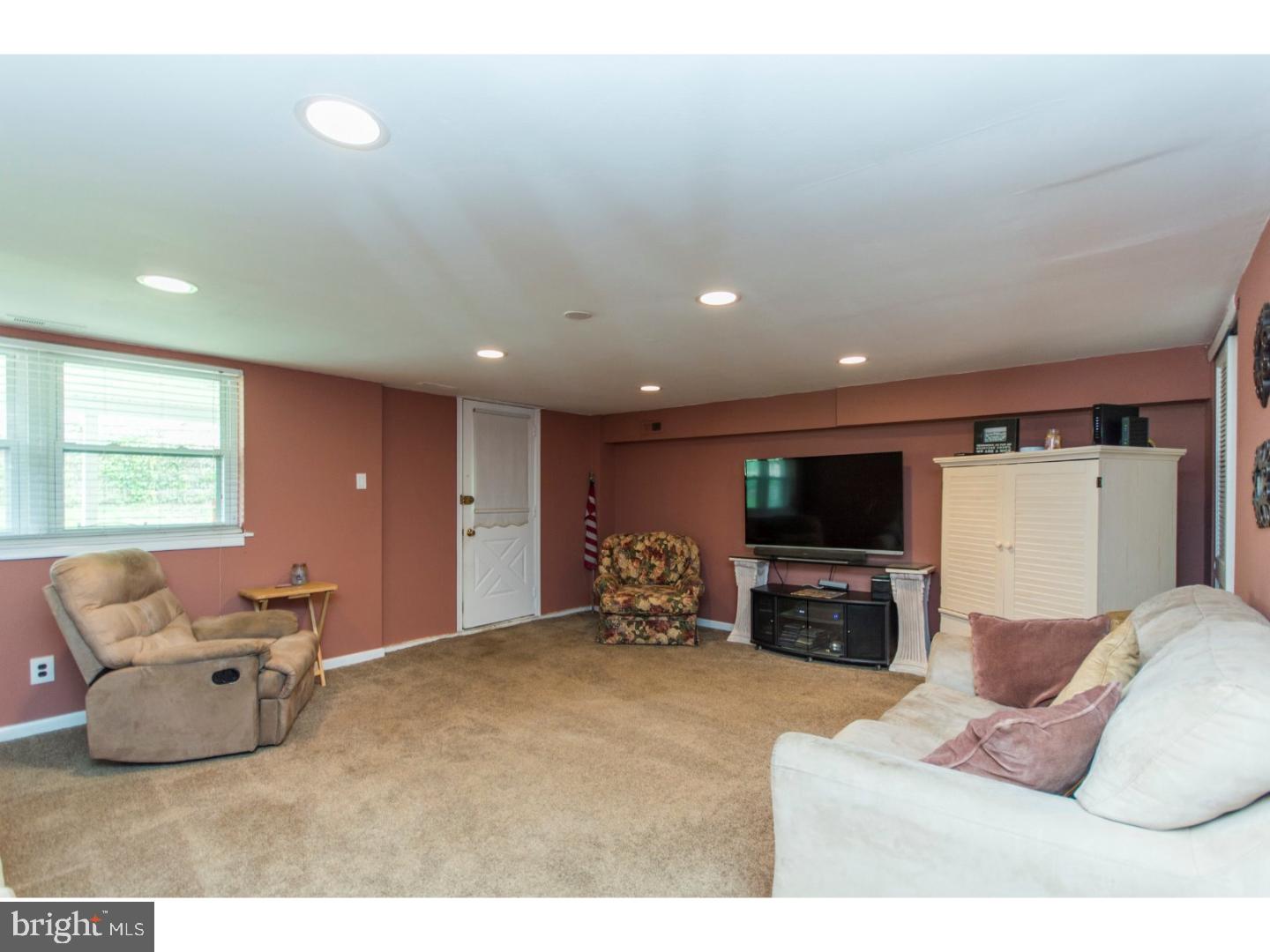 11706 Lockart Road Philadelphia, PA 19116 - Photo 10 of 25 Family Room