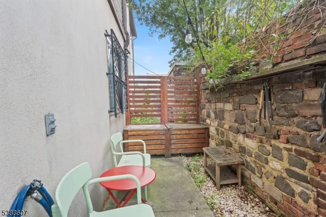 $2,400 | 404 Chestnut Street, Unit 39, Newark, NJ 07105