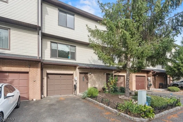 $2,400 | 404 Chestnut Street, Unit 39, Newark, NJ 07105