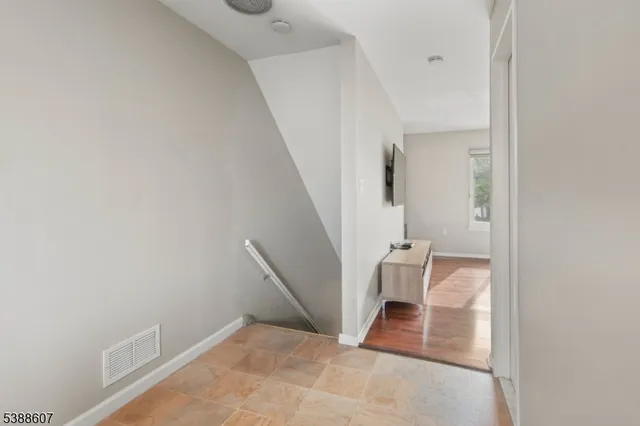 $2,400 | 404 Chestnut Street, Unit 39, Newark, NJ 07105