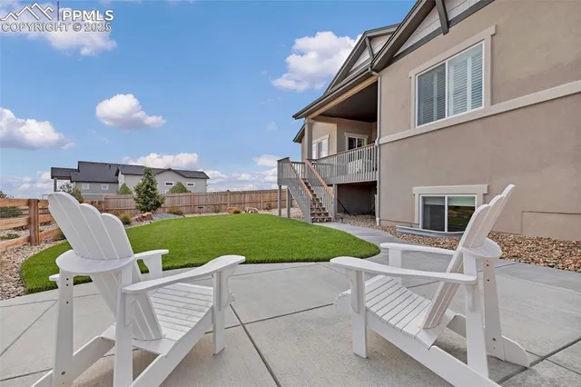 a view of outdoor space yard deck and patio
