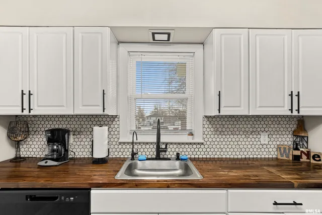 $184,900 | 1226 East Hines Avenue, Peoria Heights, IL 61616