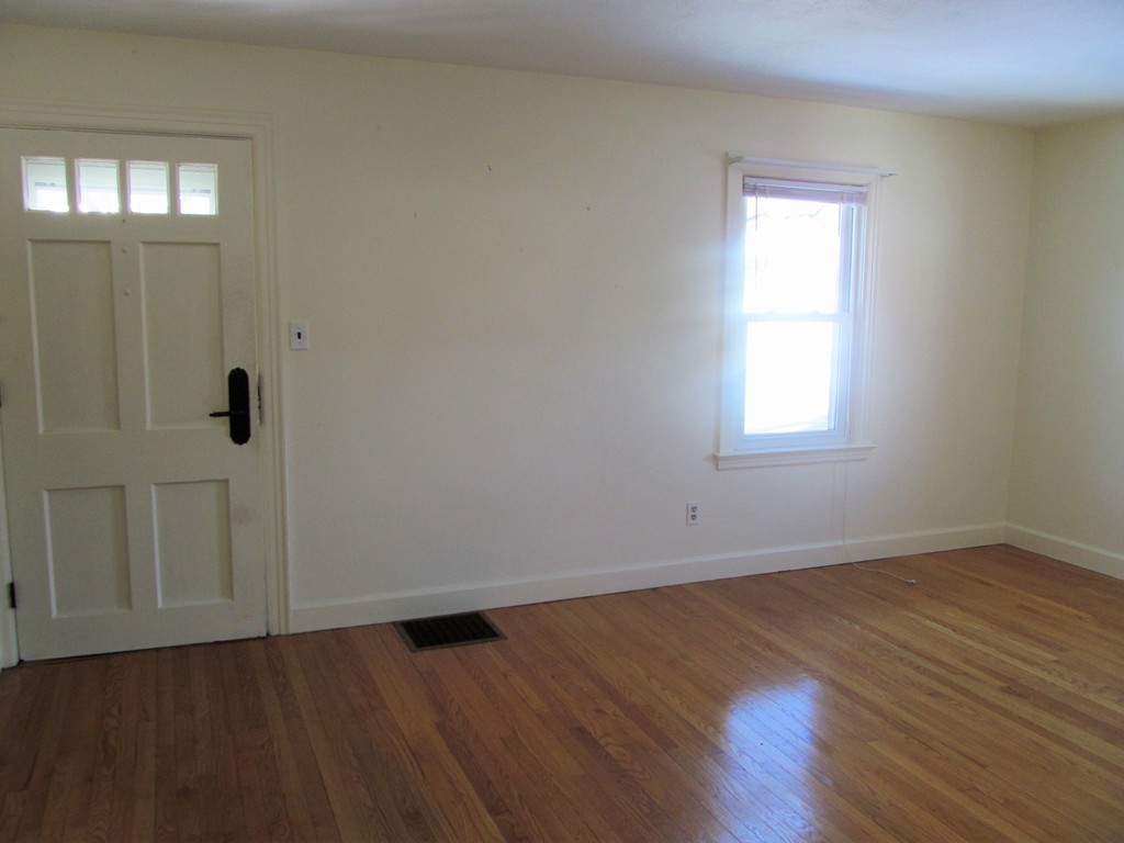 85 Thornfell Street Springfield, MA 01104 - Photo 7 of 28 Gallery Image 7
