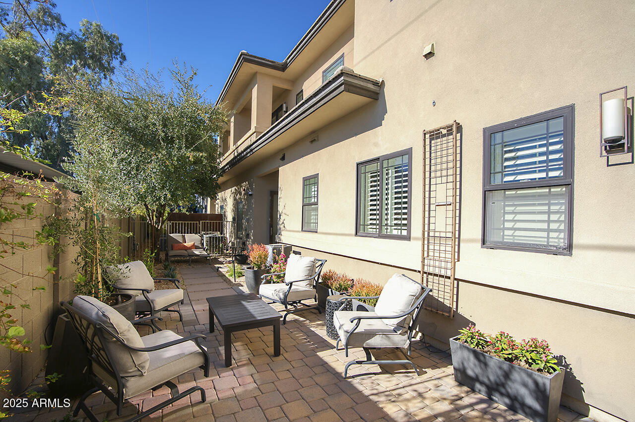 5010 North 34th Street, Unit 3 Phoenix, AZ 85018 - Photo 11 of 28 Lots of room to relax.