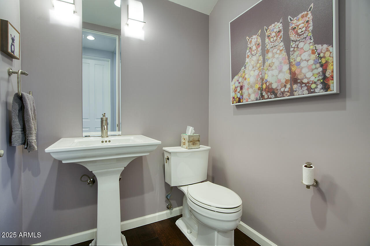 5010 North 34th Street, Unit 3 Phoenix, AZ 85018 - Photo 12 of 28 Powder room.