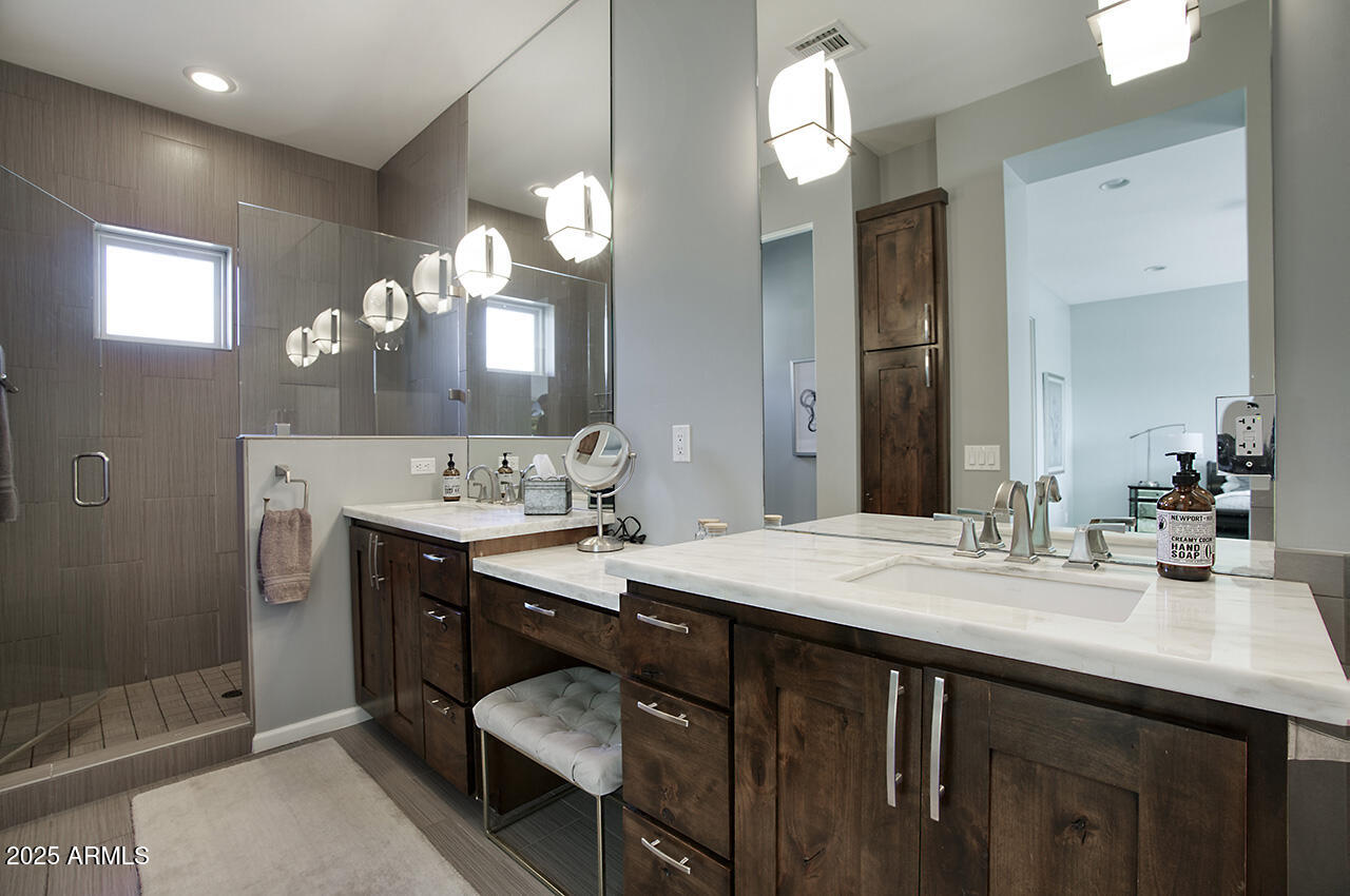 5010 North 34th Street, Unit 3 Phoenix, AZ 85018 - Photo 15 of 28 Spa like Primary bathroom.