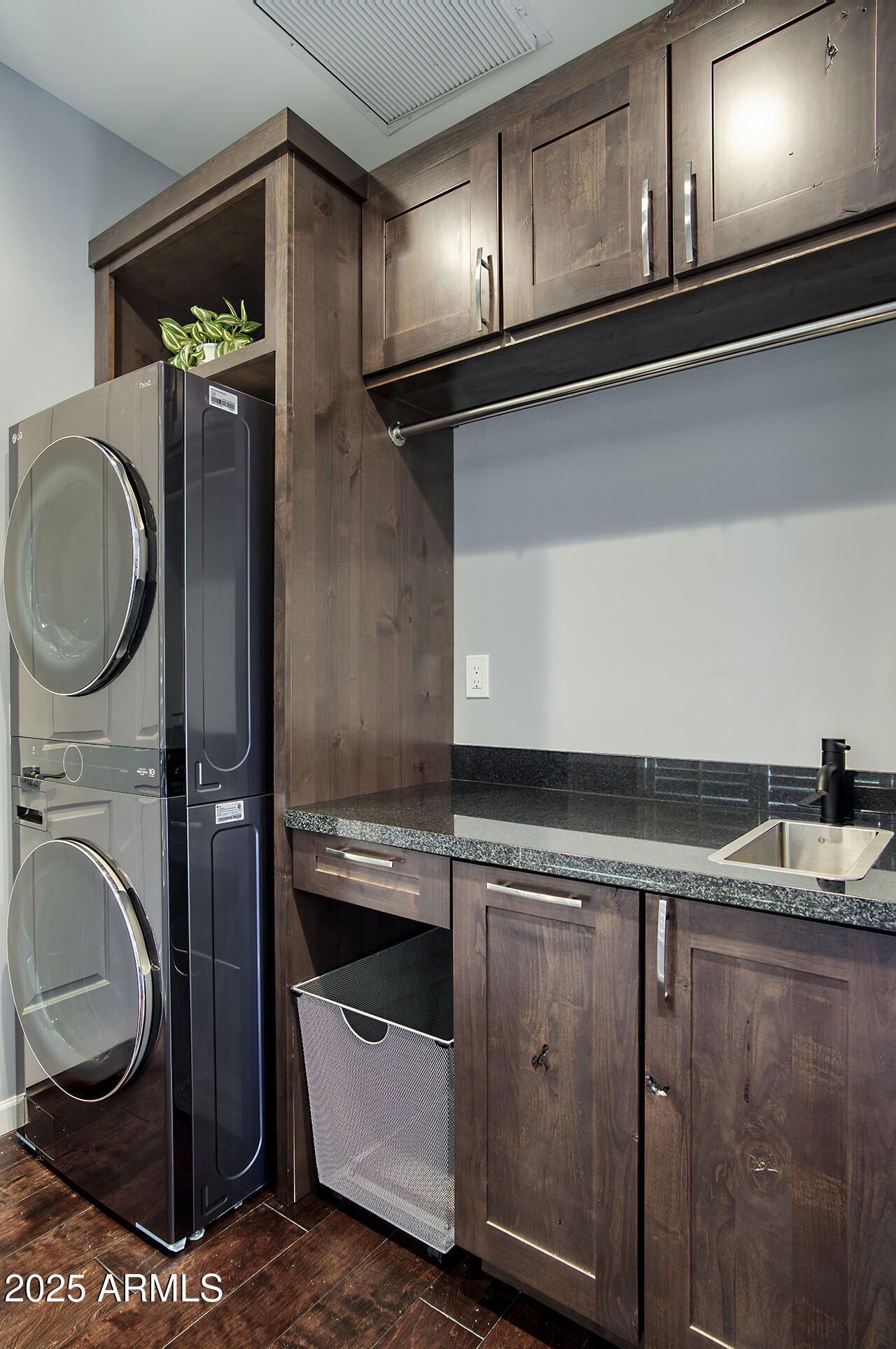 5010 North 34th Street, Unit 3 Phoenix, AZ 85018 - Photo 20 of 28 Laundry center