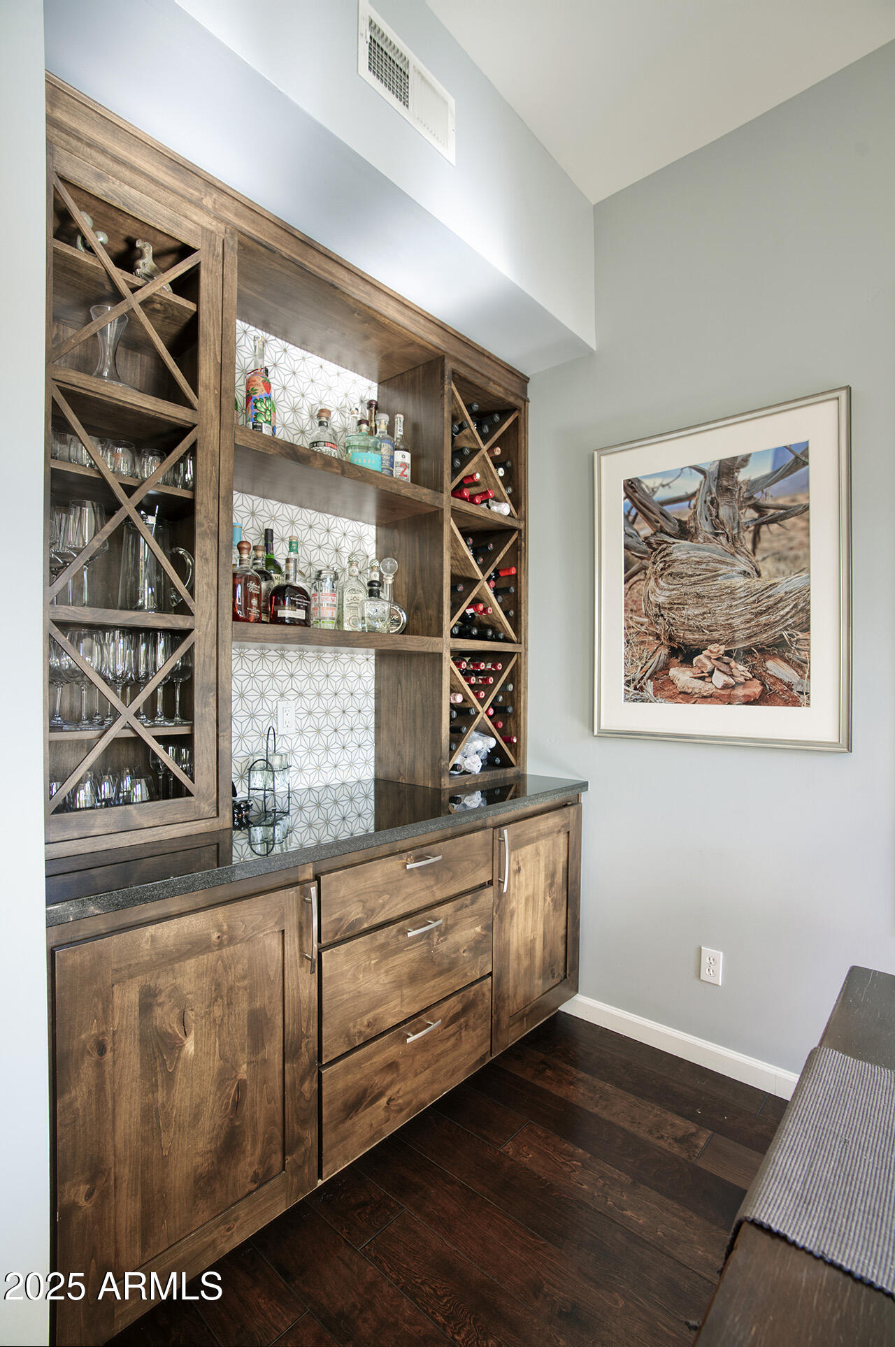 5010 North 34th Street, Unit 3 Phoenix, AZ 85018 - Photo 5 of 28 Bar area.