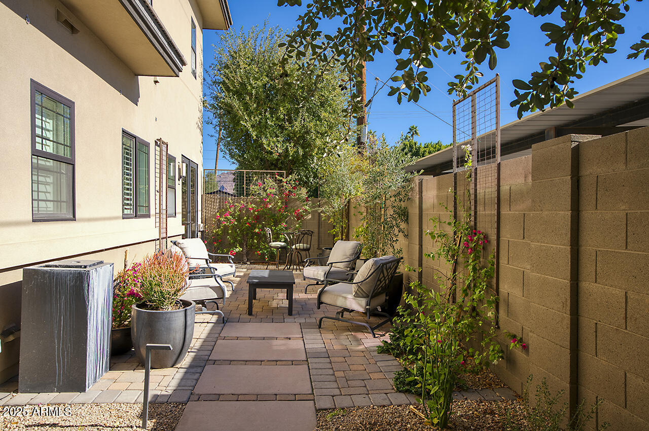 5010 North 34th Street, Unit 3 Phoenix, AZ 85018 - Photo 10 of 28 Relaxing backyard area