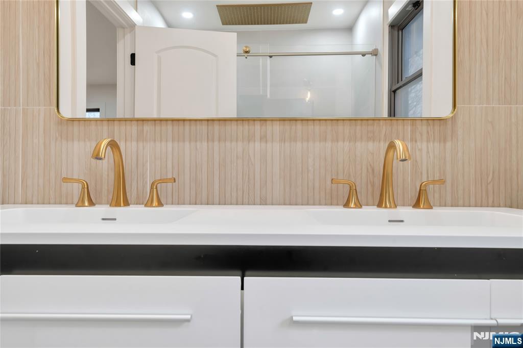 468 Morse Avenue Ridgefield, NJ 07657 - Photo 8 of 27