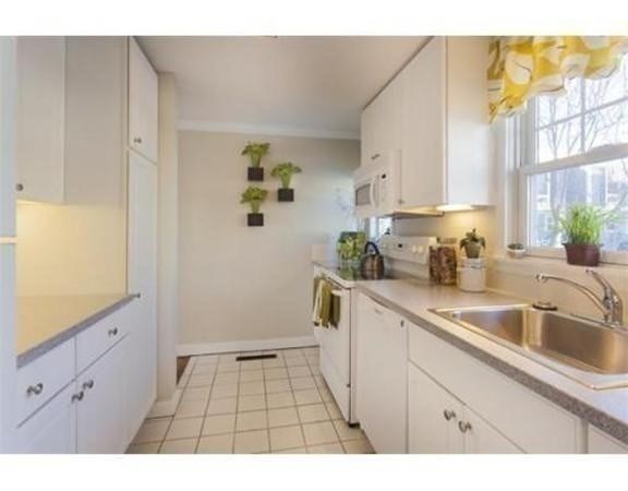 11 Oak Street, Unit 2 Wellesley, MA 02482 - Photo 6 of 10