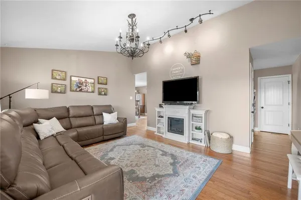 $549,000 | 7451 State Route, Rea, MO 64480