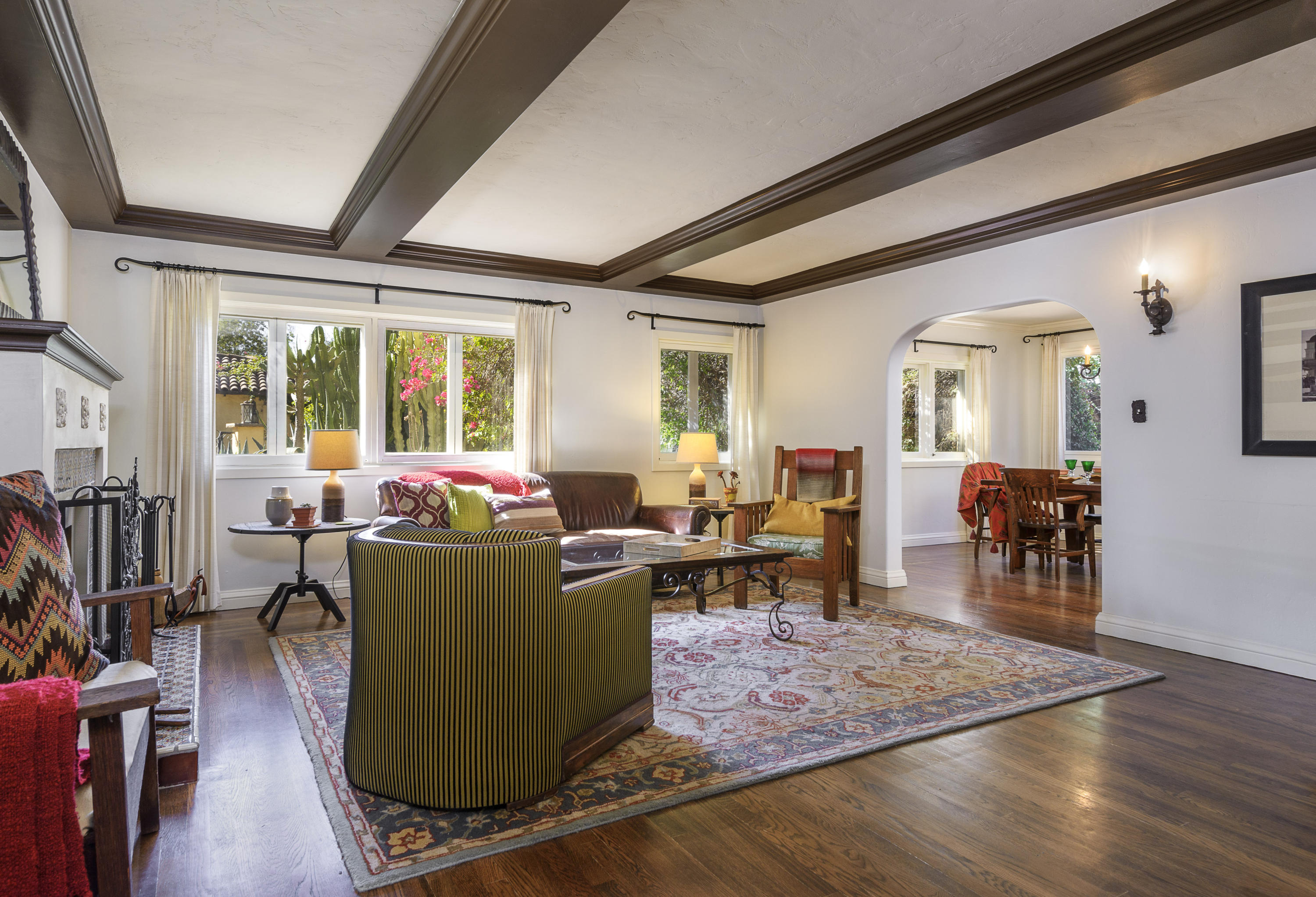 2644 Tallant Road Santa Barbara, CA 93105 - Photo 4 of 14 LivingRoom4