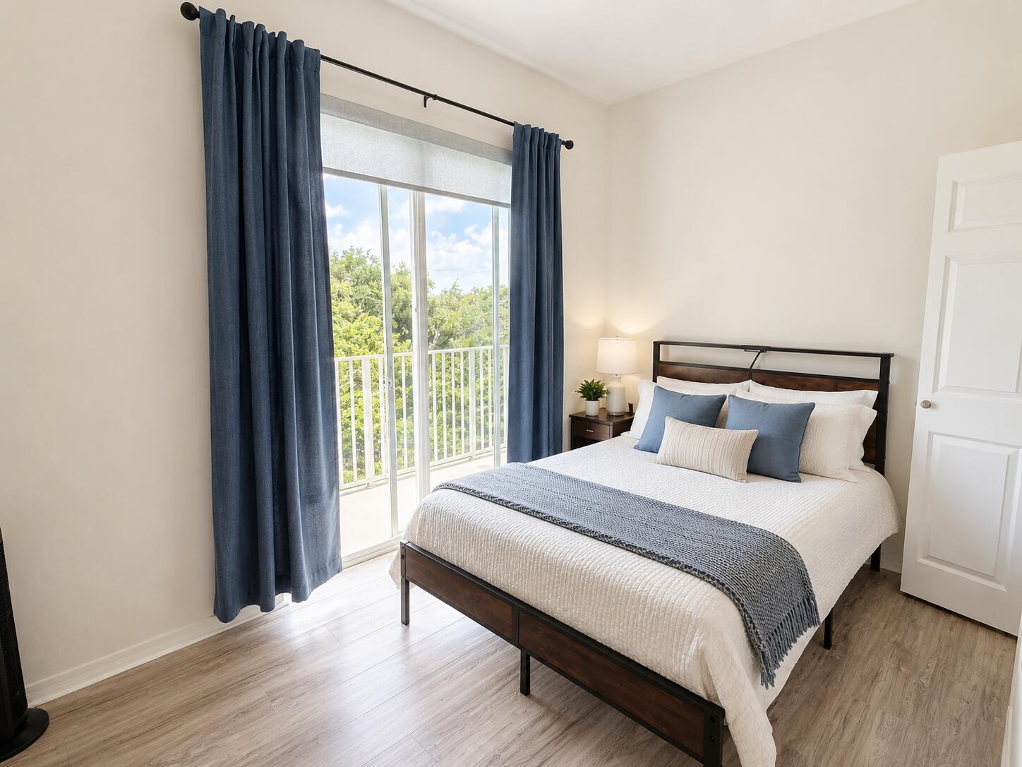 1209 Main Street, Unit 304 Jupiter, FL 33458 - Photo 9 of 15 Guest bedroom