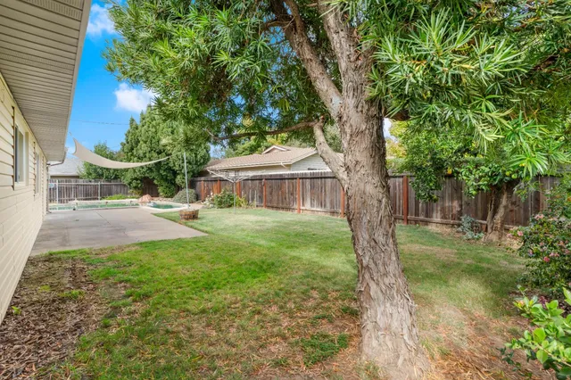 a view of a house with a backyard