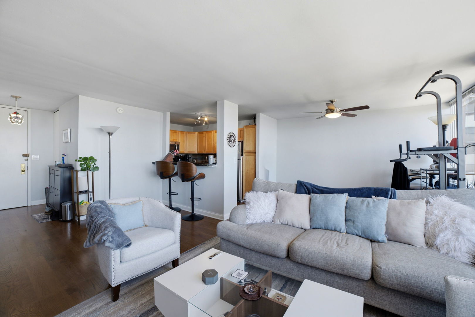 655 West Irving Park Road, Unit 2704 Chicago, IL 60613 - Photo 5 of 27