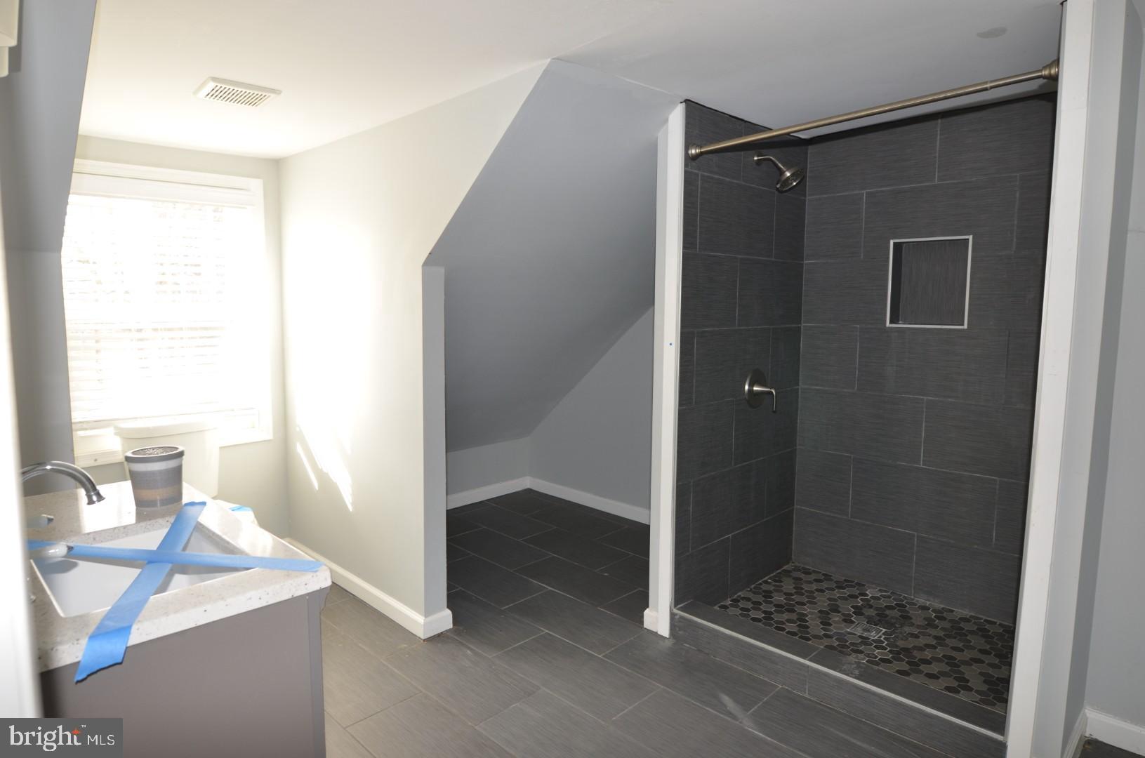 11314 Tippett Road Clinton, MD 20735 - Photo 19 of 21 Upper level full bathroom