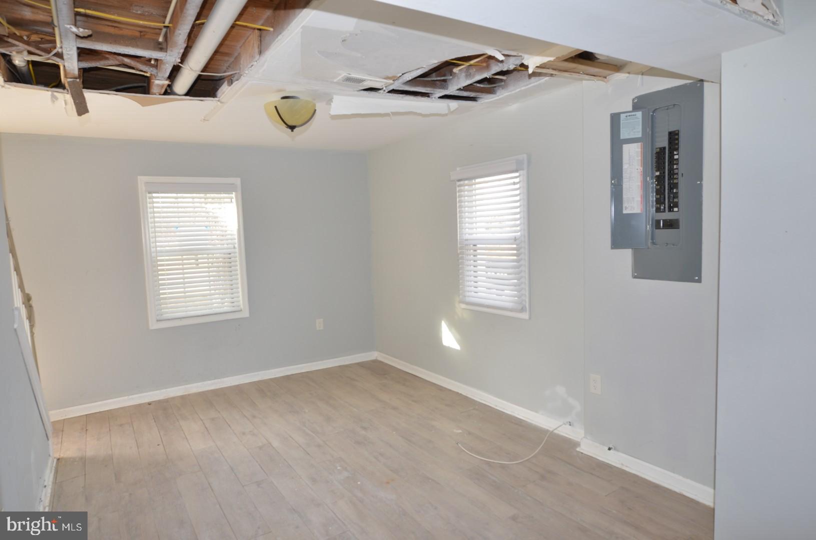 11314 Tippett Road Clinton, MD 20735 - Photo 10 of 21 Dining/living room