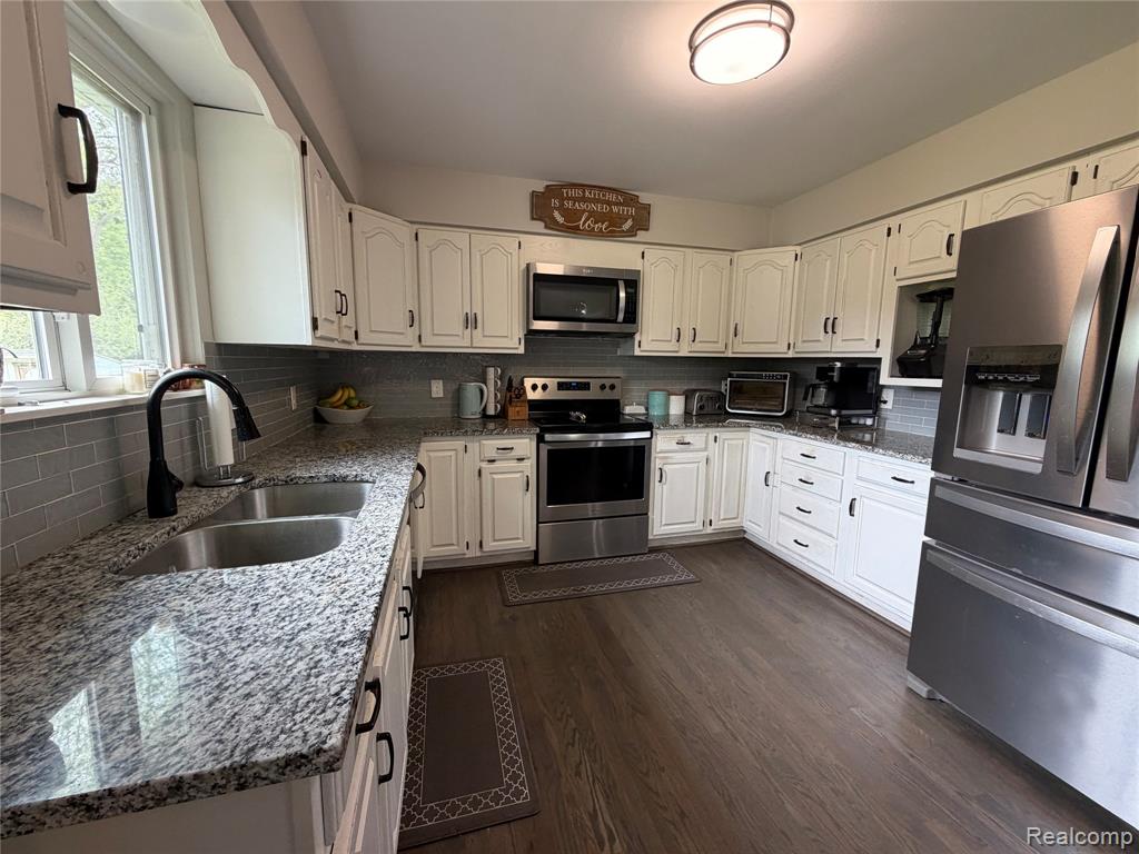 2712 North Branch Road North Branch, MI 48461 - Photo 14 of 37