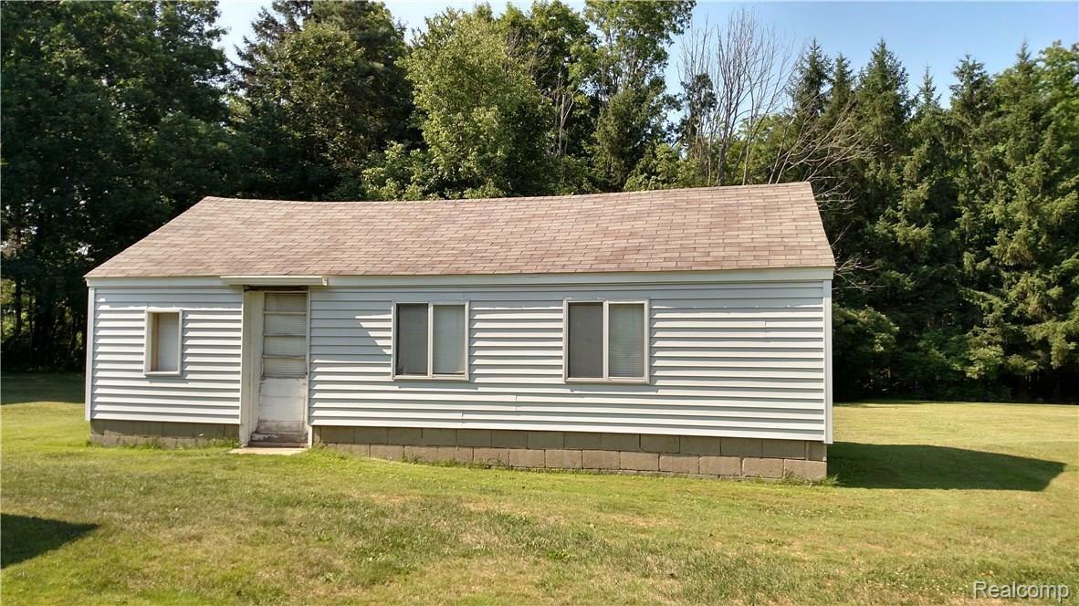 8570 Brown Road Avoca, MI 48006 - Photo 21 of 29 This is a view of the workshop.