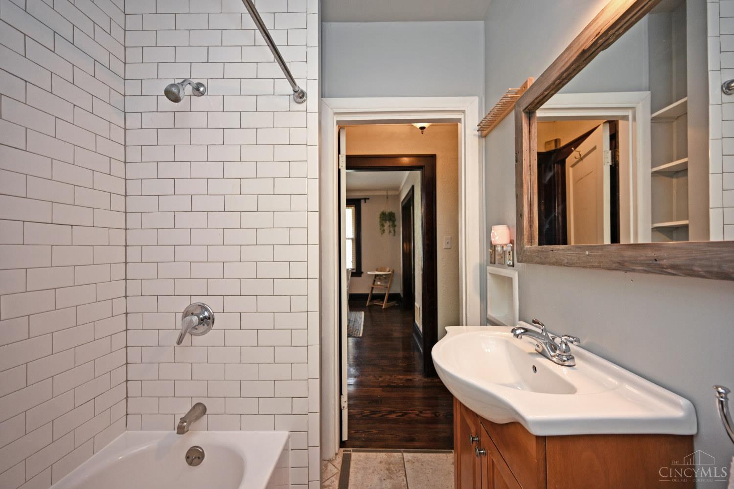 3908 Watterson Road Fairfax, OH 45227 - Photo 15 of 35 Gallery Image 15