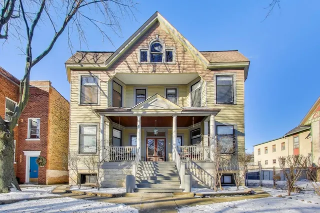 $399,000 | 109 South Grove Avenue, Unit 1N, Oak Park, IL 60302