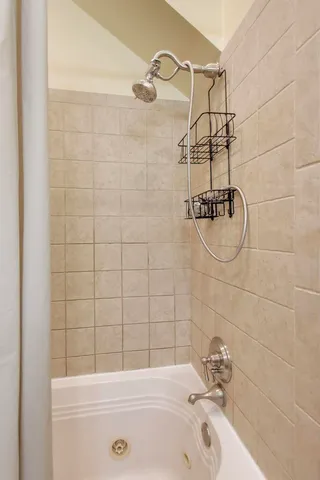 $399,000 | 109 South Grove Avenue, Unit 1N, Oak Park, IL 60302