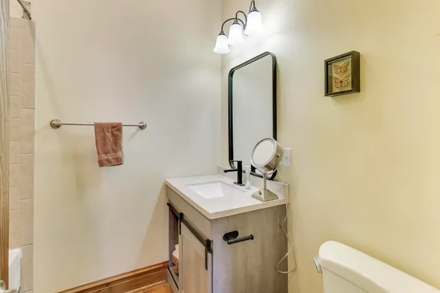 $399,000 | 109 South Grove Avenue, Unit 1N, Oak Park, IL 60302