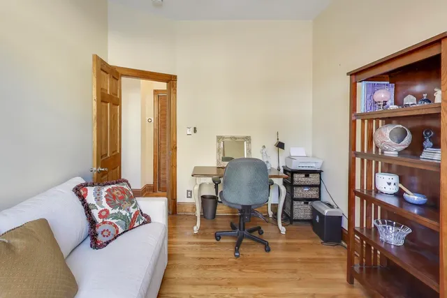 $399,000 | 109 South Grove Avenue, Unit 1N, Oak Park, IL 60302