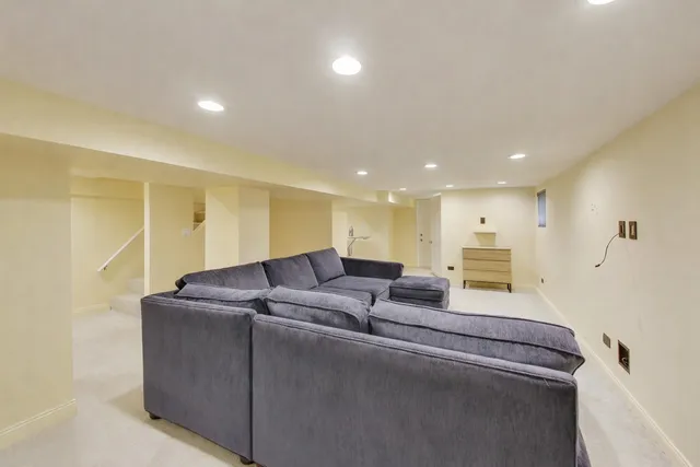 $399,000 | 109 South Grove Avenue, Unit 1N, Oak Park, IL 60302