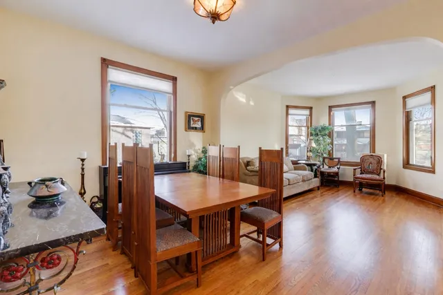 $399,000 | 109 South Grove Avenue, Unit 1N, Oak Park, IL 60302