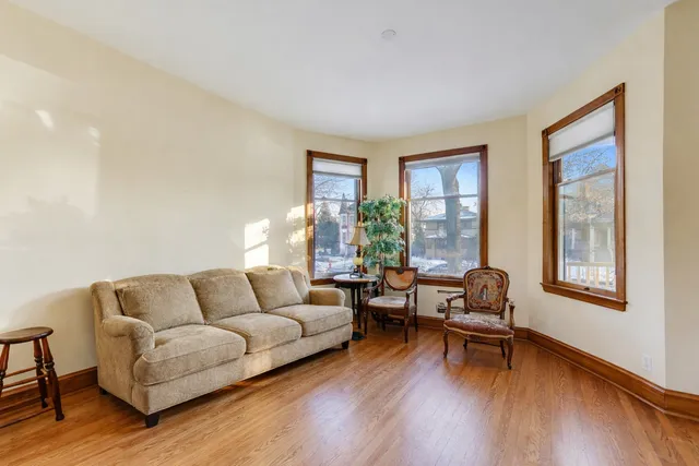 $399,000 | 109 South Grove Avenue, Unit 1N, Oak Park, IL 60302