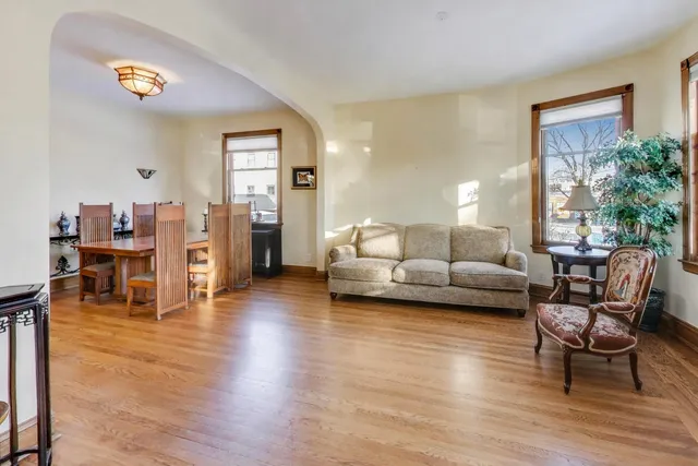 $399,000 | 109 South Grove Avenue, Unit 1N, Oak Park, IL 60302