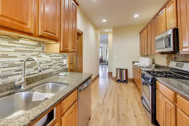 $399,000 | 109 South Grove Avenue, Unit 1N, Oak Park, IL 60302