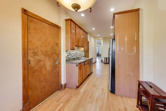 $399,000 | 109 South Grove Avenue, Unit 1N, Oak Park, IL 60302