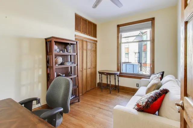 $399,000 | 109 South Grove Avenue, Unit 1N, Oak Park, IL 60302