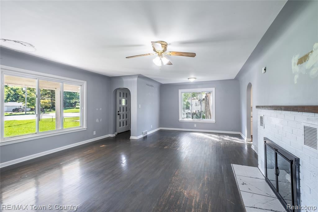 300 South Elms Road Flushing, MI 48433 - Photo 8 of 26 Gallery Image 8