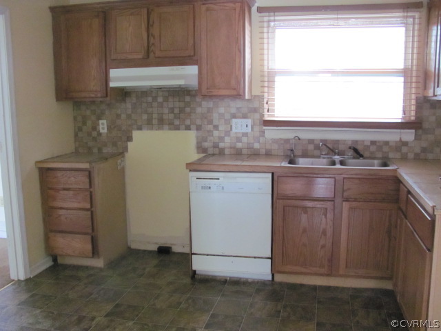 241 Chessington Road Chesterfield, VA 23236 - Photo 4 of 14 Gallery Image 4