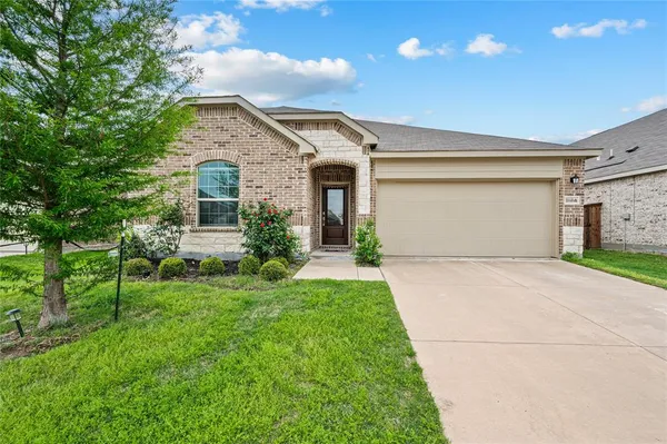 $379,500 | 11440 Silver Queen Drive, Aubrey, TX 76227